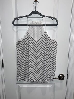 Express Women’s Gray White Chevron Sleeveless Halter Top Size Medium